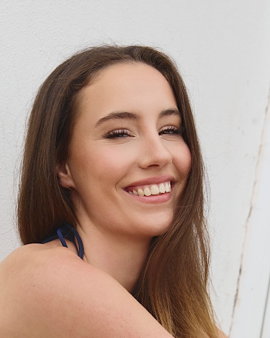 Fresh, glowing natural makeup with fluttery lashes